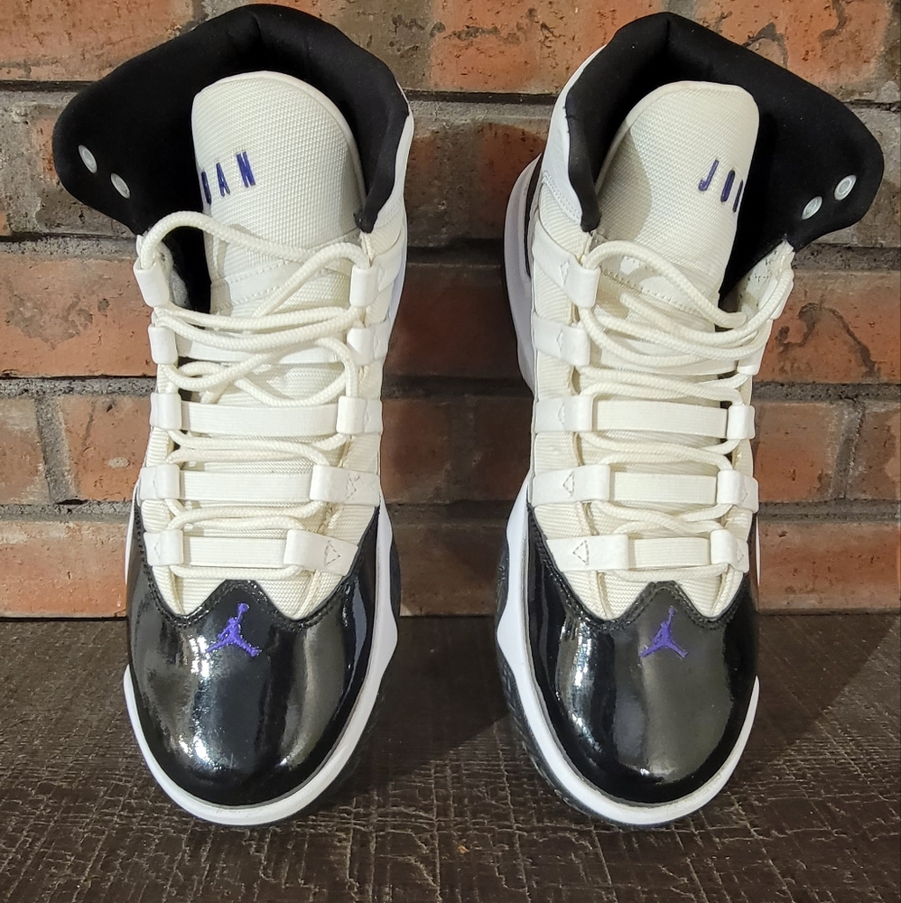 Jordan Max Aura size 9